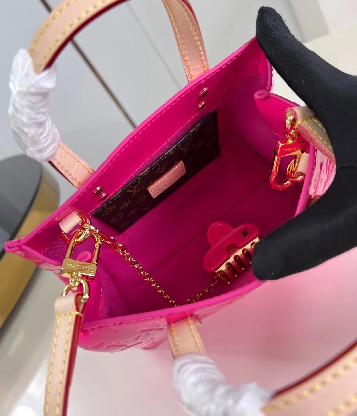 루이비통 리드 PM 모노그램 베르니 백 M24028