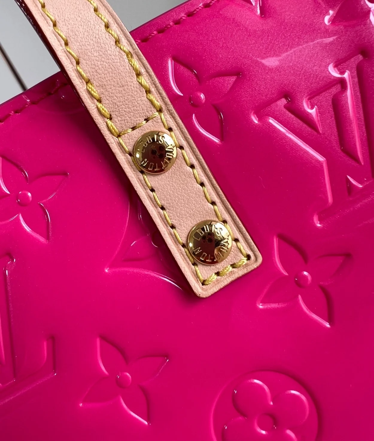 루이비통 리드 PM 모노그램 베르니 백 M24028