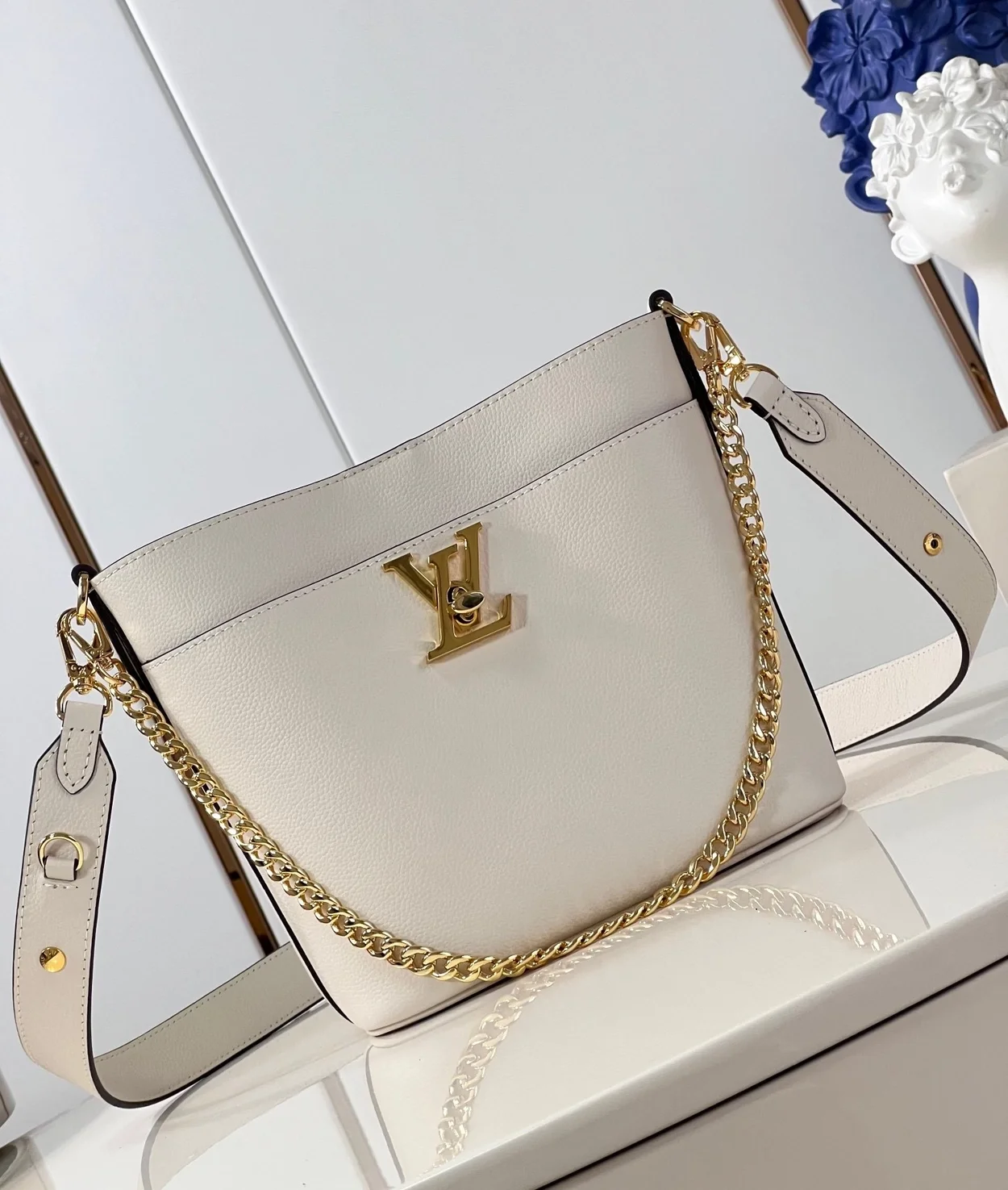 루이비통 락 앤 워크 화이트 백 M24638