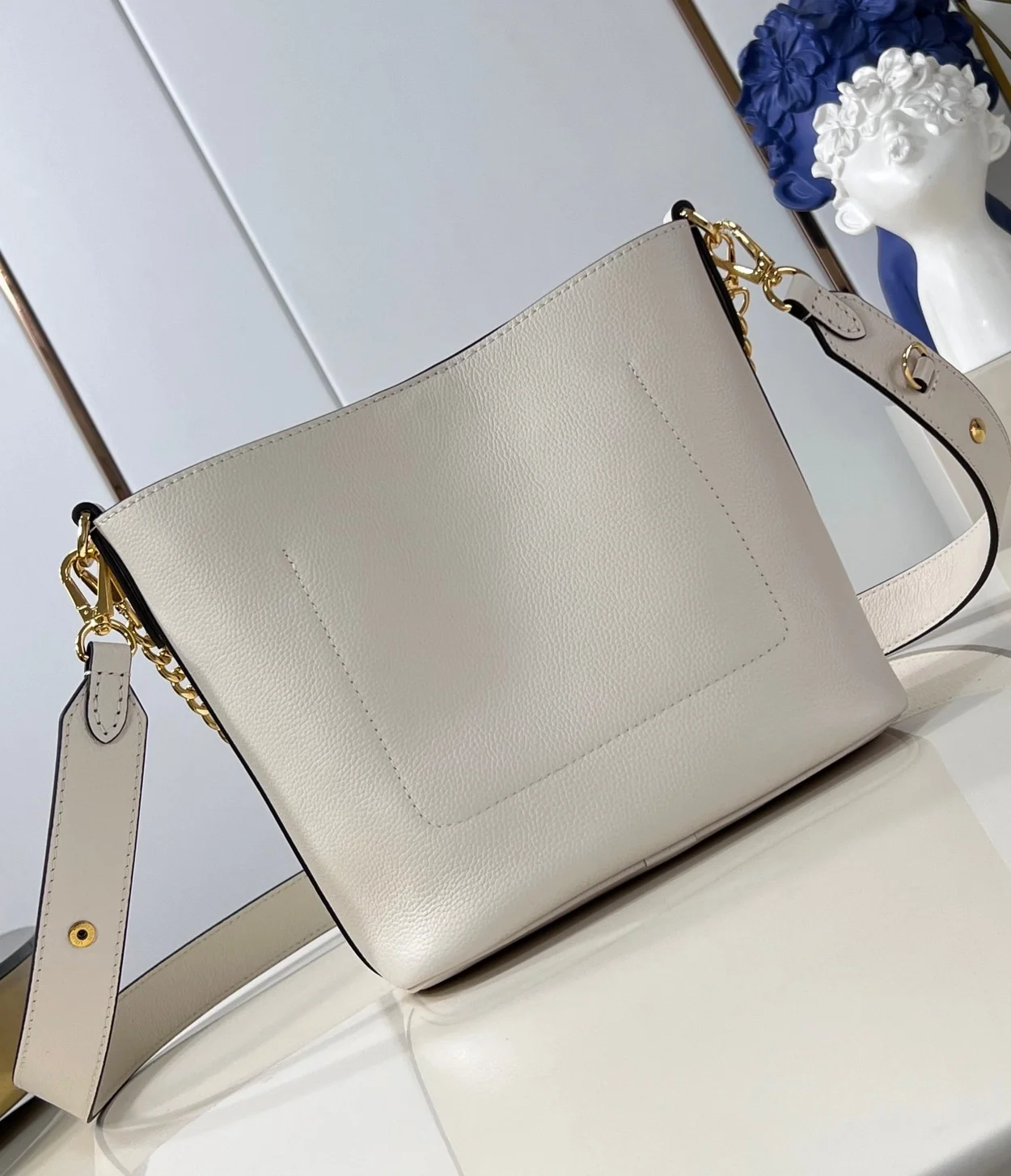 루이비통 락 앤 워크 화이트 백 M24638