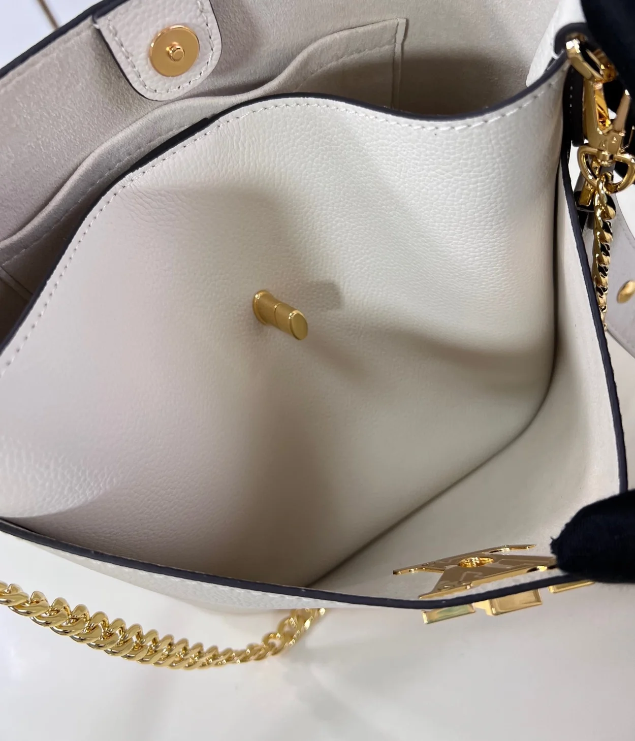 루이비통 락 앤 워크 화이트 백 M24638