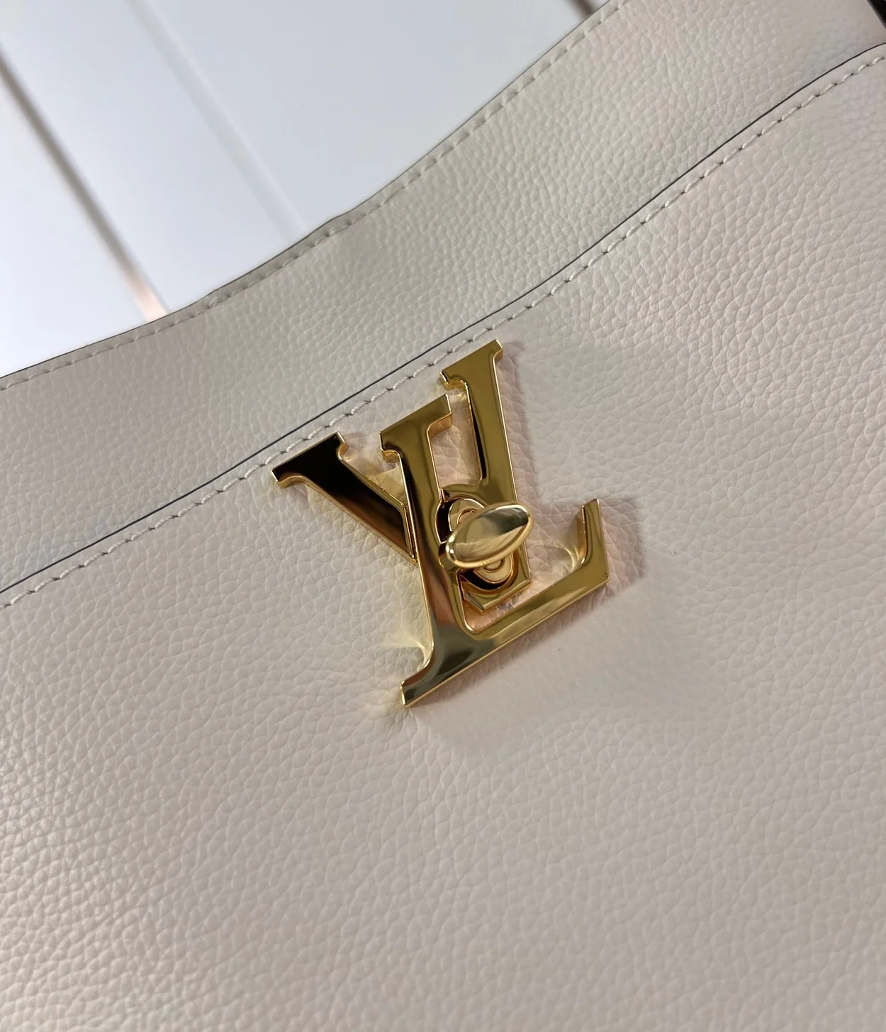 루이비통 락 앤 워크 화이트 백 M24638