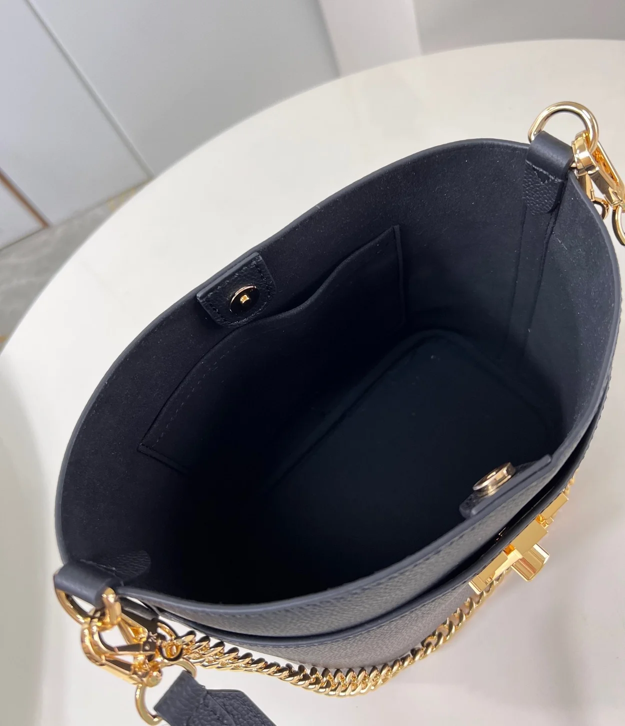 루이비통 락 앤 워크 백 블랙 M24006