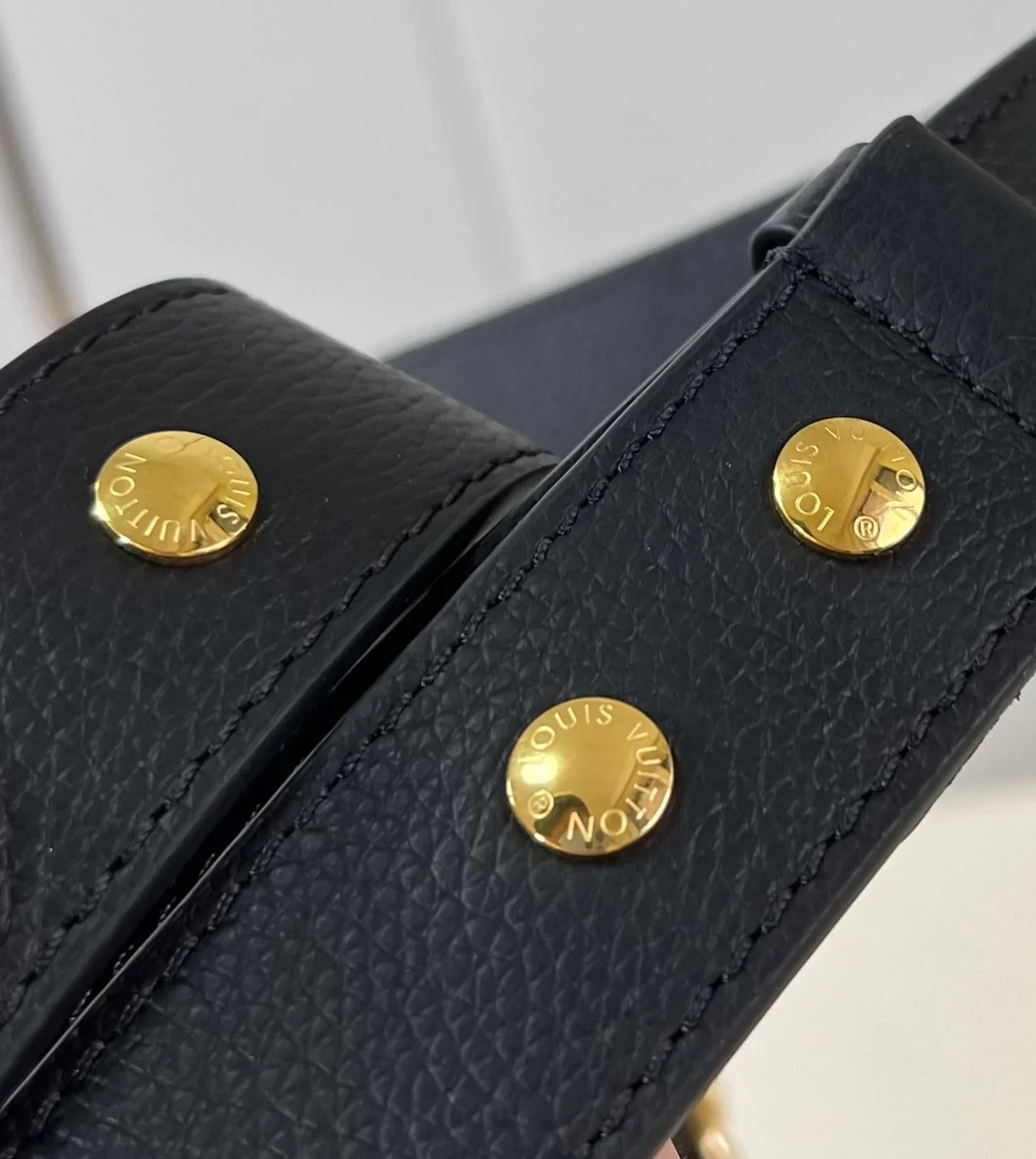 루이비통 락 앤 워크 백 블랙 M24006