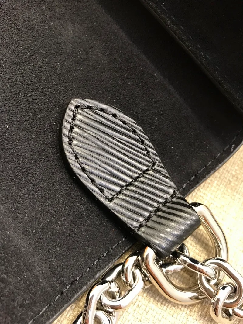 루이비통 트위스트 에피 MM M50282