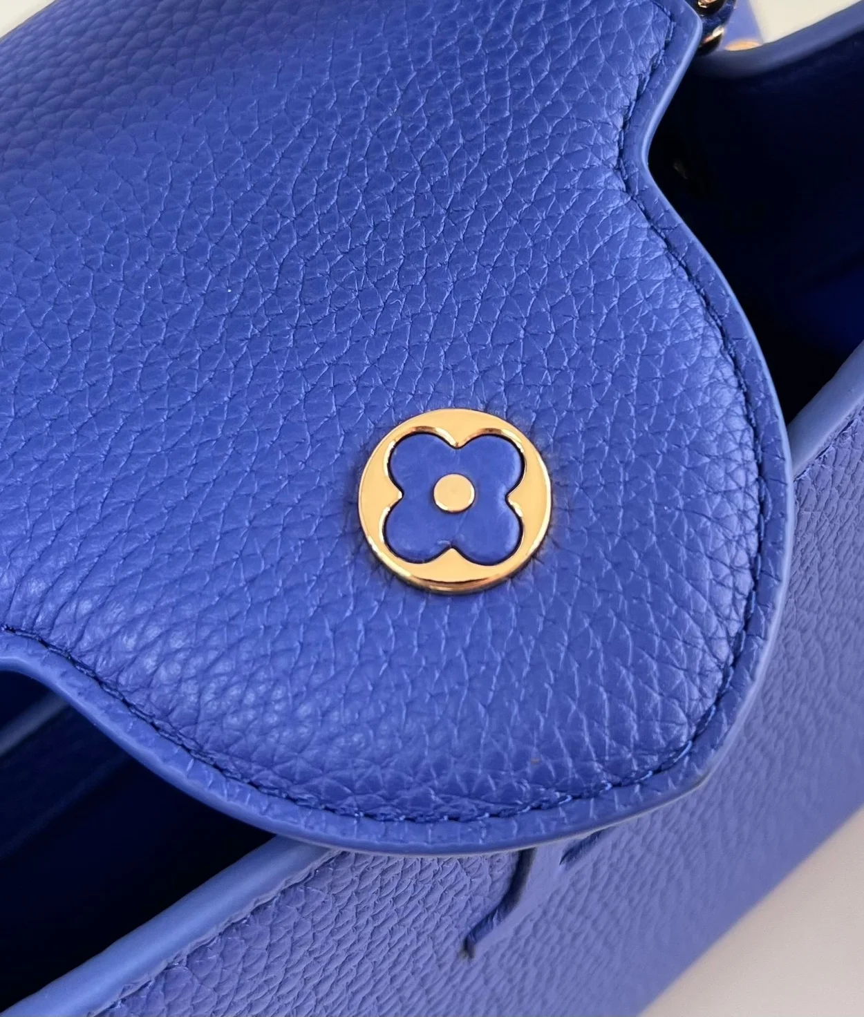 루이비통 카퓌신 BB M23243