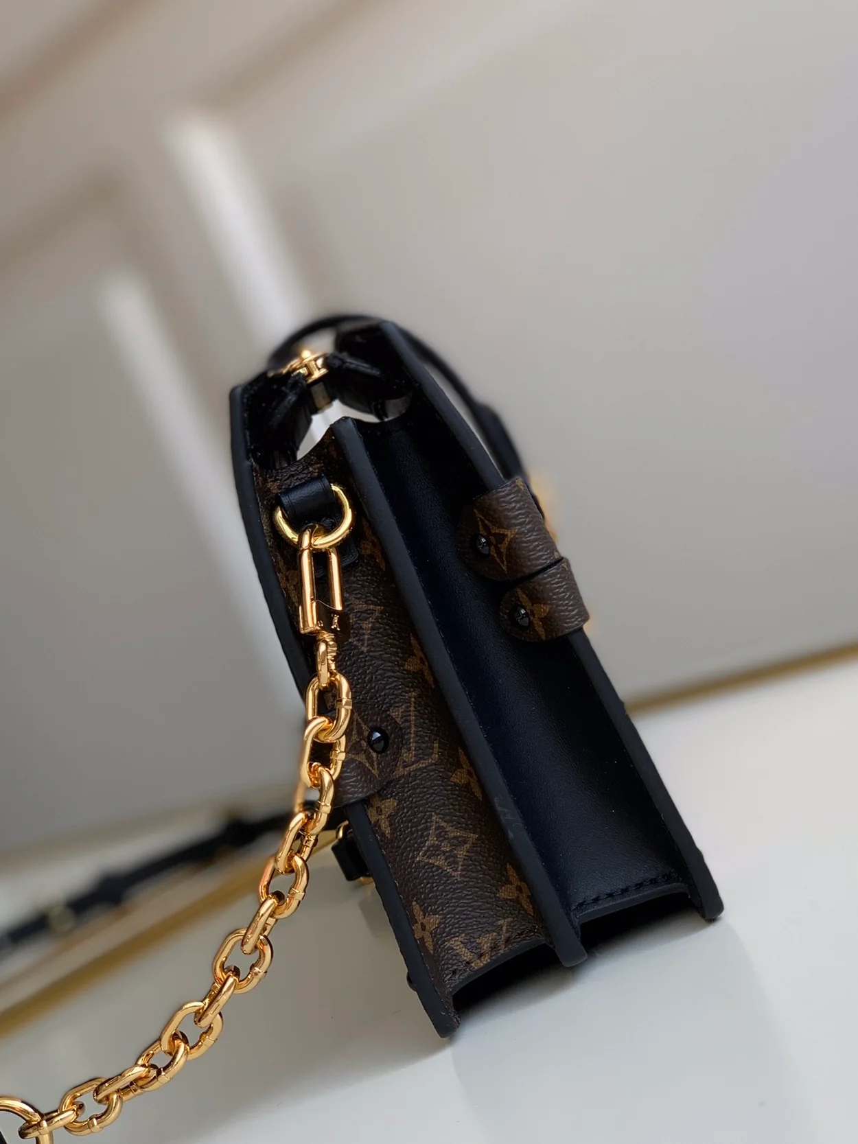 루이비통 트렁크 클러치 M43596