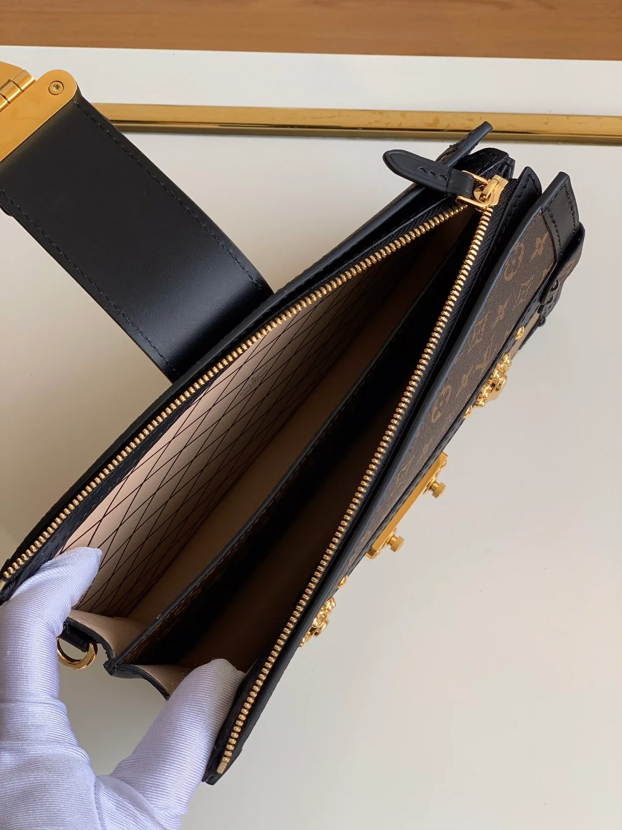 루이비통 트렁크 클러치 M43596