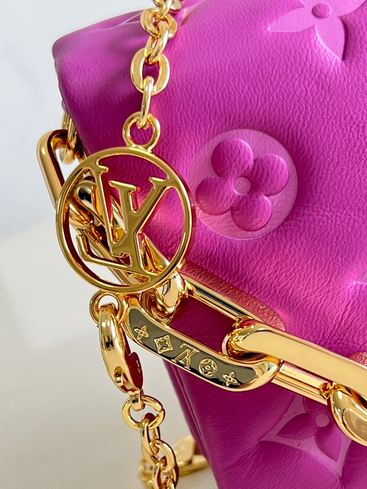 루이비통 쿠상 체인백 M81127