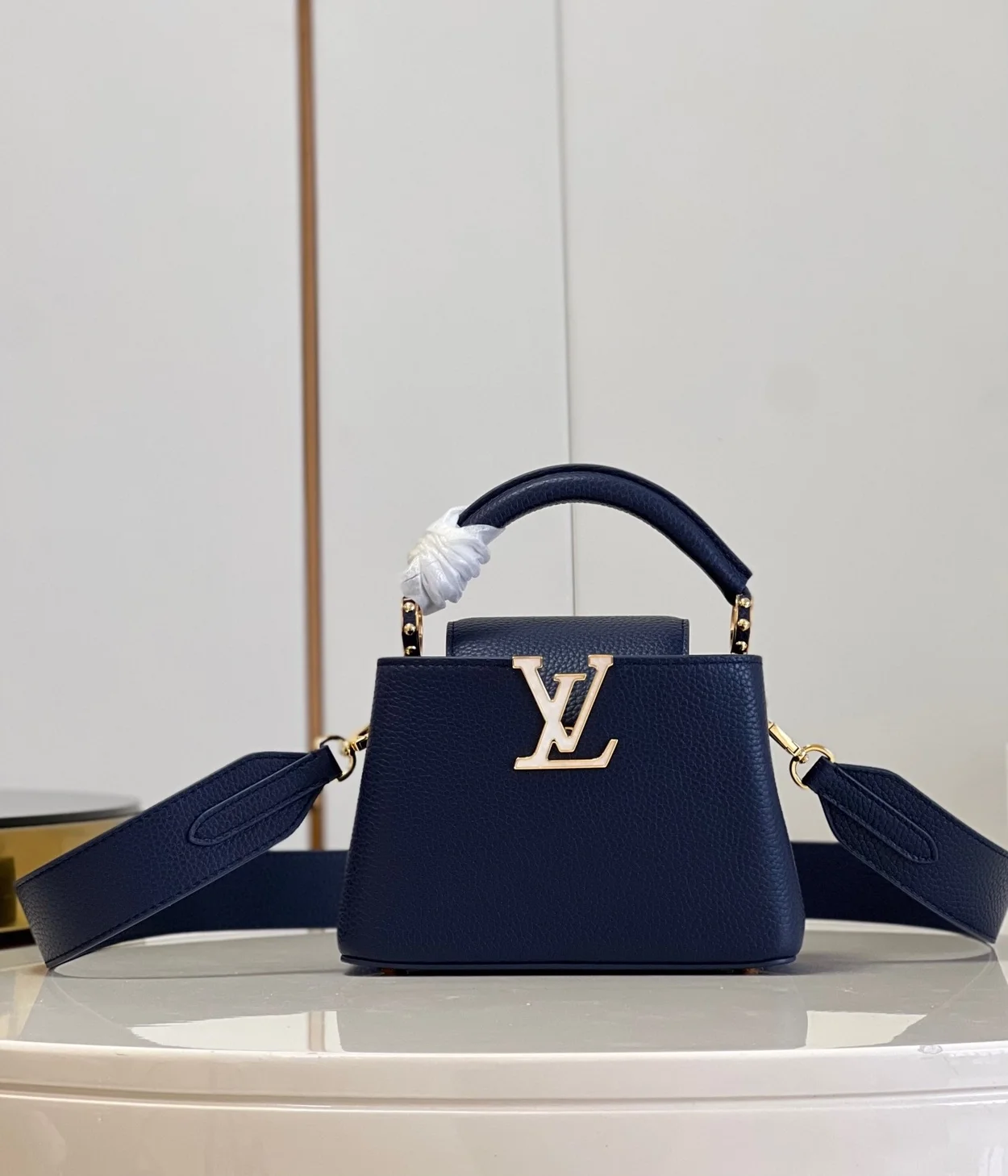 루이비통 카퓌신 미니 M21150