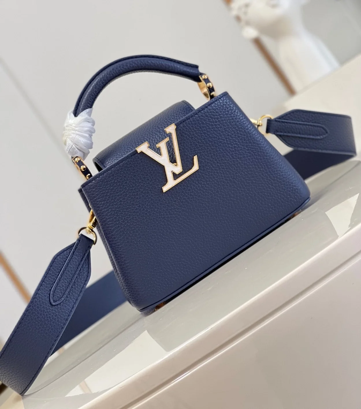 루이비통 카퓌신 미니 M21150