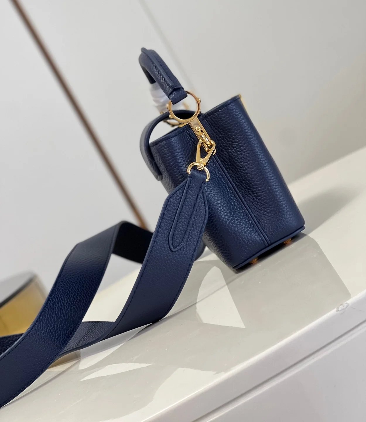 루이비통 카퓌신 미니 M21150