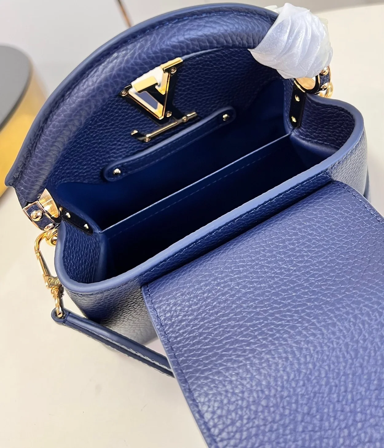 루이비통 카퓌신 미니 M21150