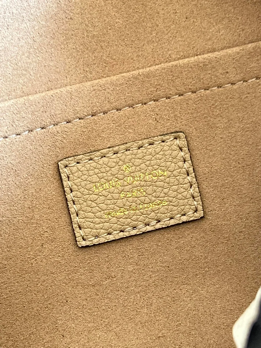 루이비통 스피디 반둘리에 20 M46575