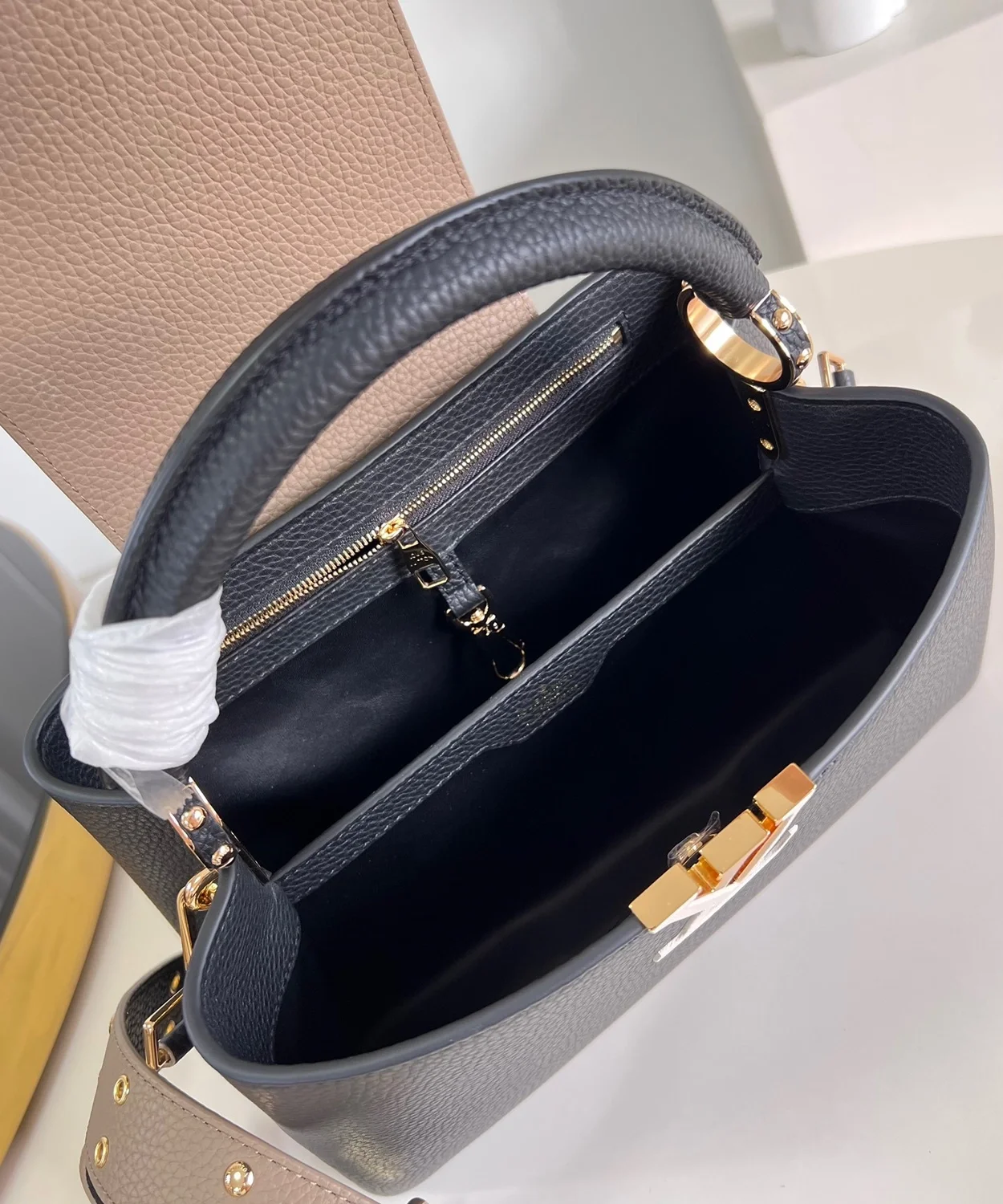 루이비통 카퓌신 MM M22676