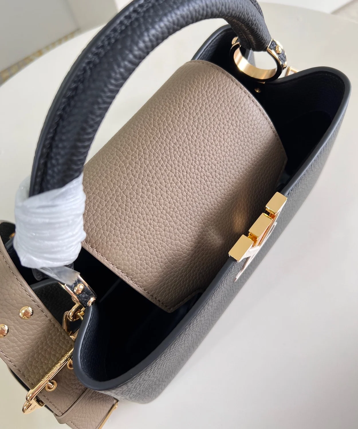 루이비통 카퓌신 MM M22676