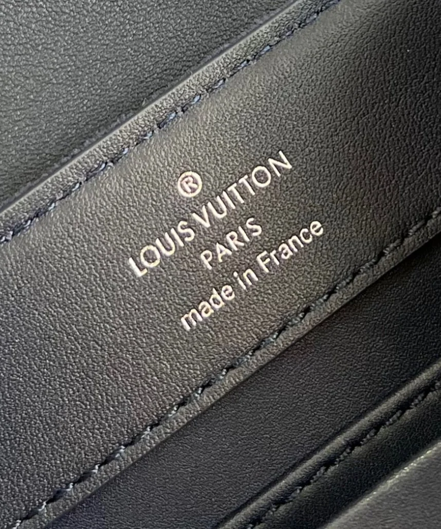 루이비통 카퓌신 미니 M23246