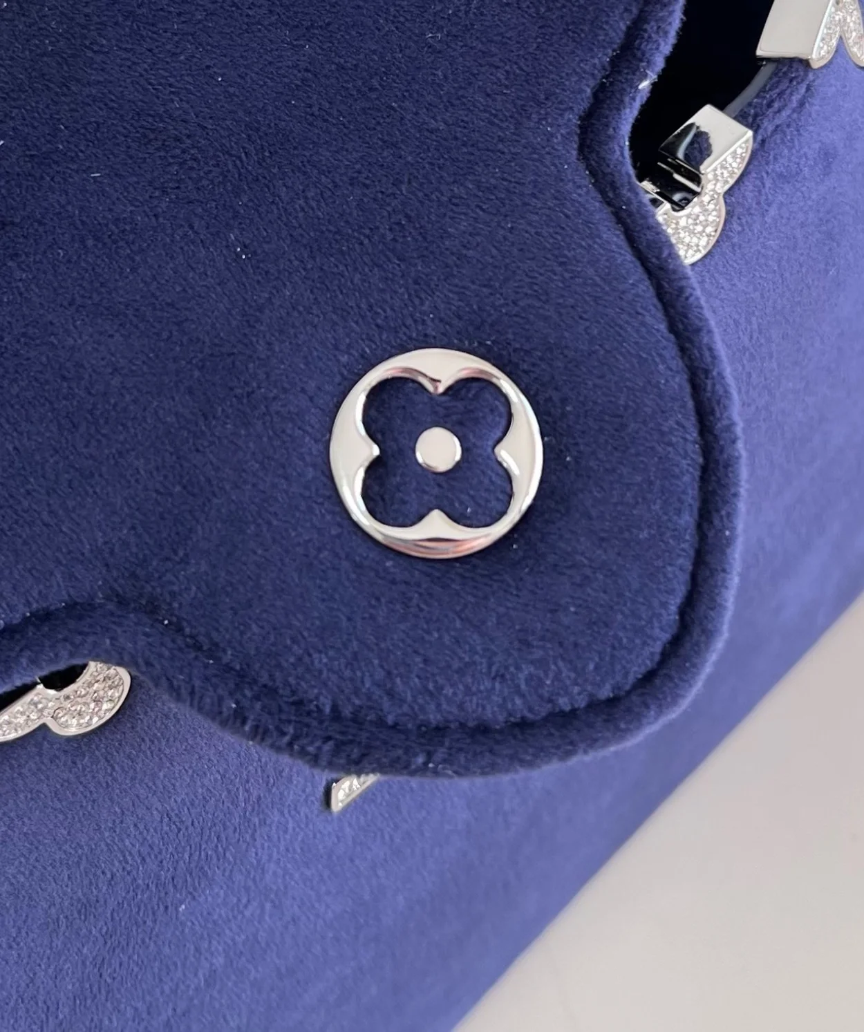 루이비통 카퓌신 미니 M23246