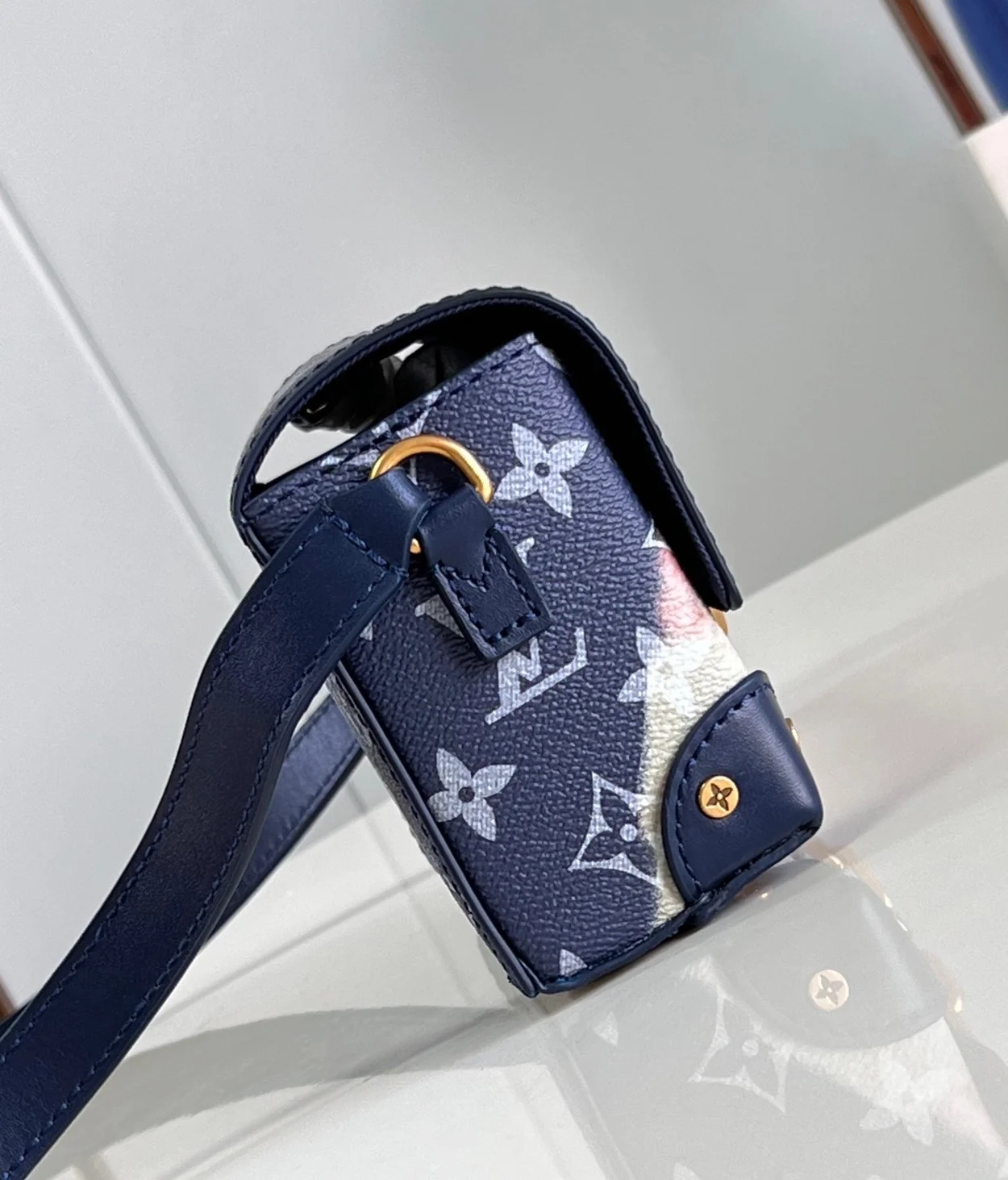 루이비통 스티머 웨어러블 월릿 M82900