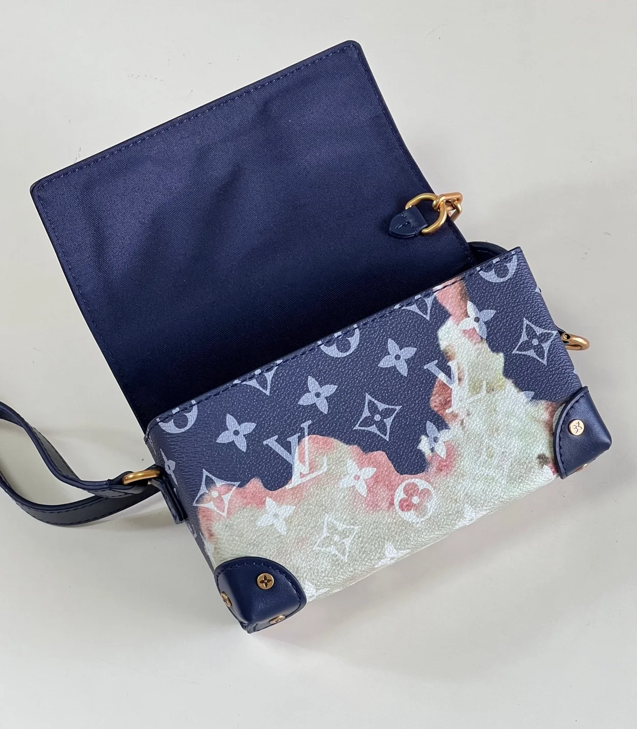 루이비통 스티머 웨어러블 월릿 M82900