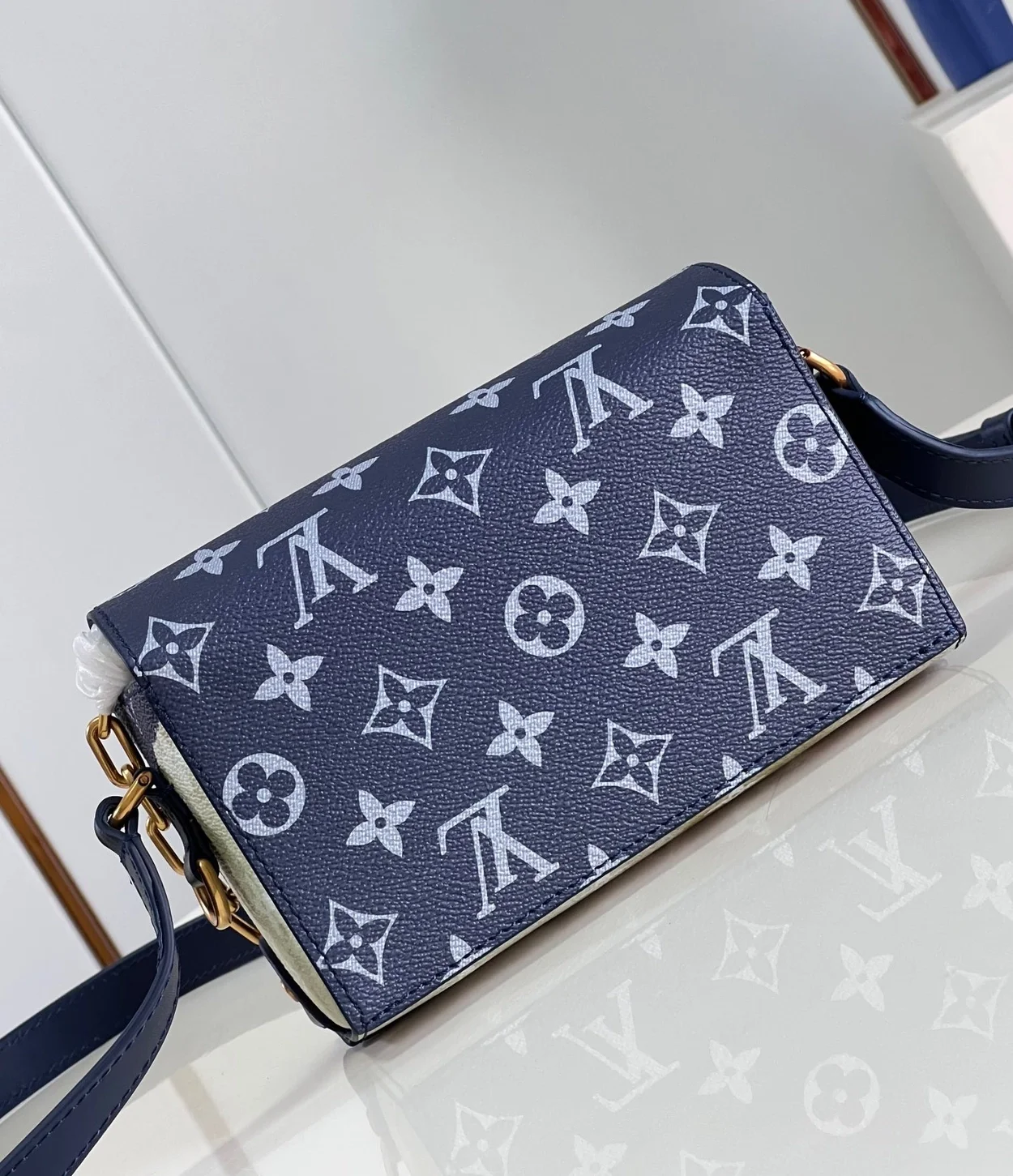 루이비통 스티머 웨어러블 월릿 M82900