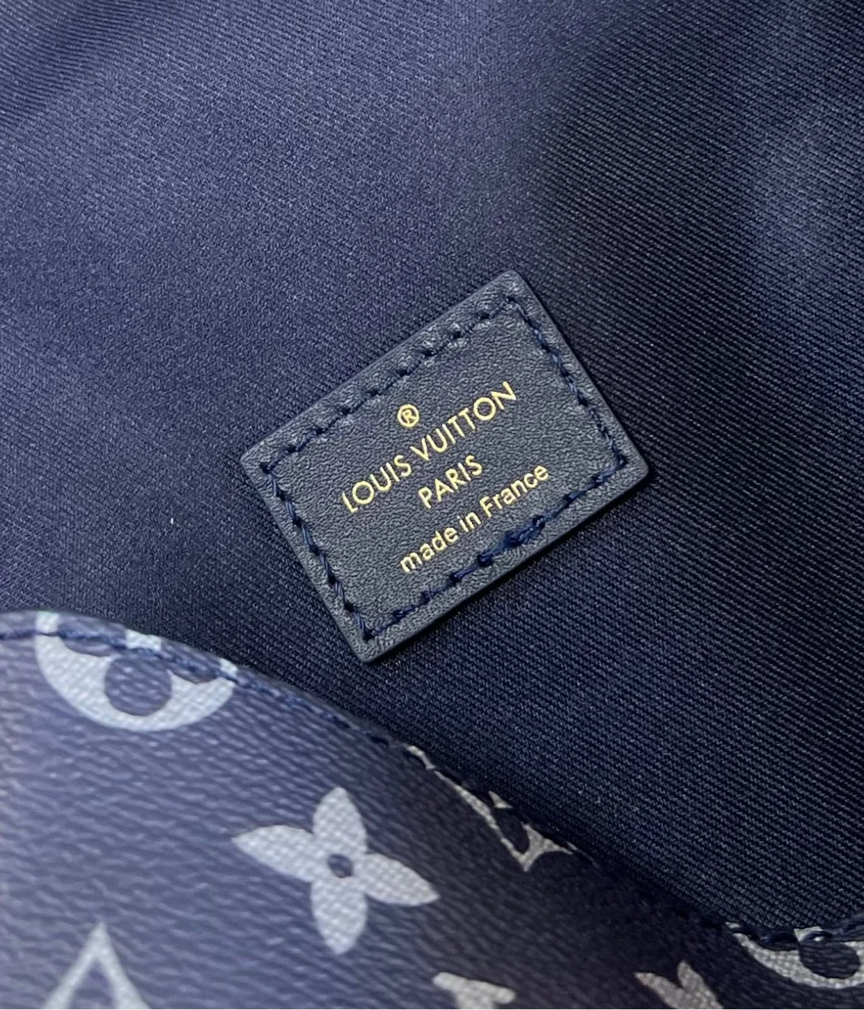 루이비통 스티머 웨어러블 월릿 M82900