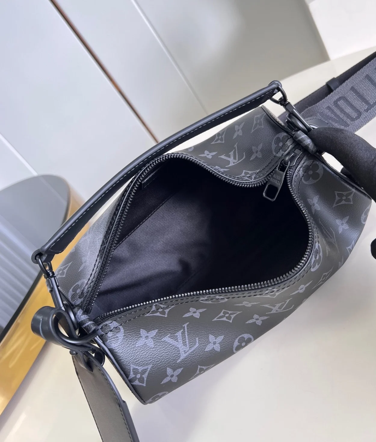 루이비통 소프트 폴로숑 PM M46796