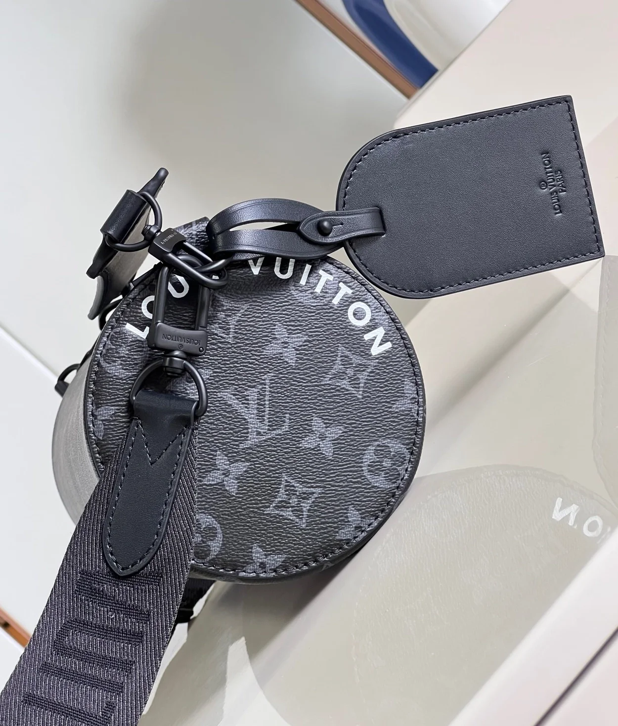 루이비통 소프트 폴로숑 PM M46796