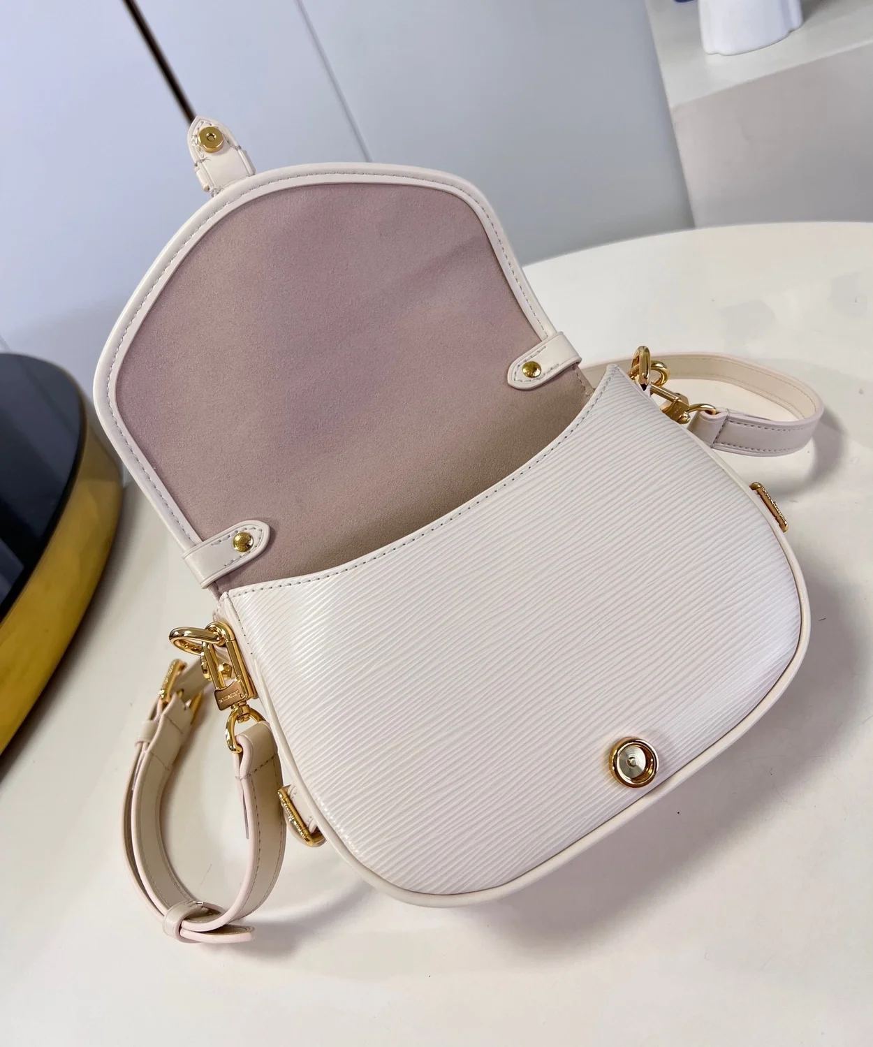 루이비통 소뮈르 BB M23746