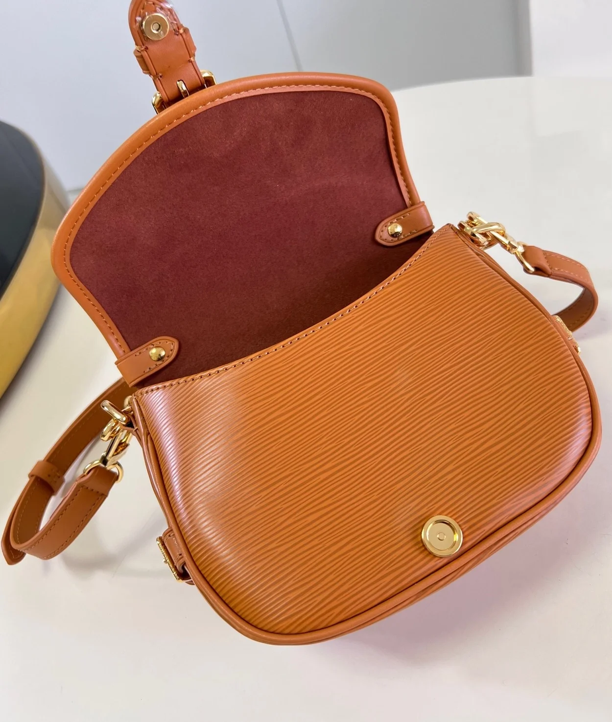 루이비통 소뮈르 BB M23470