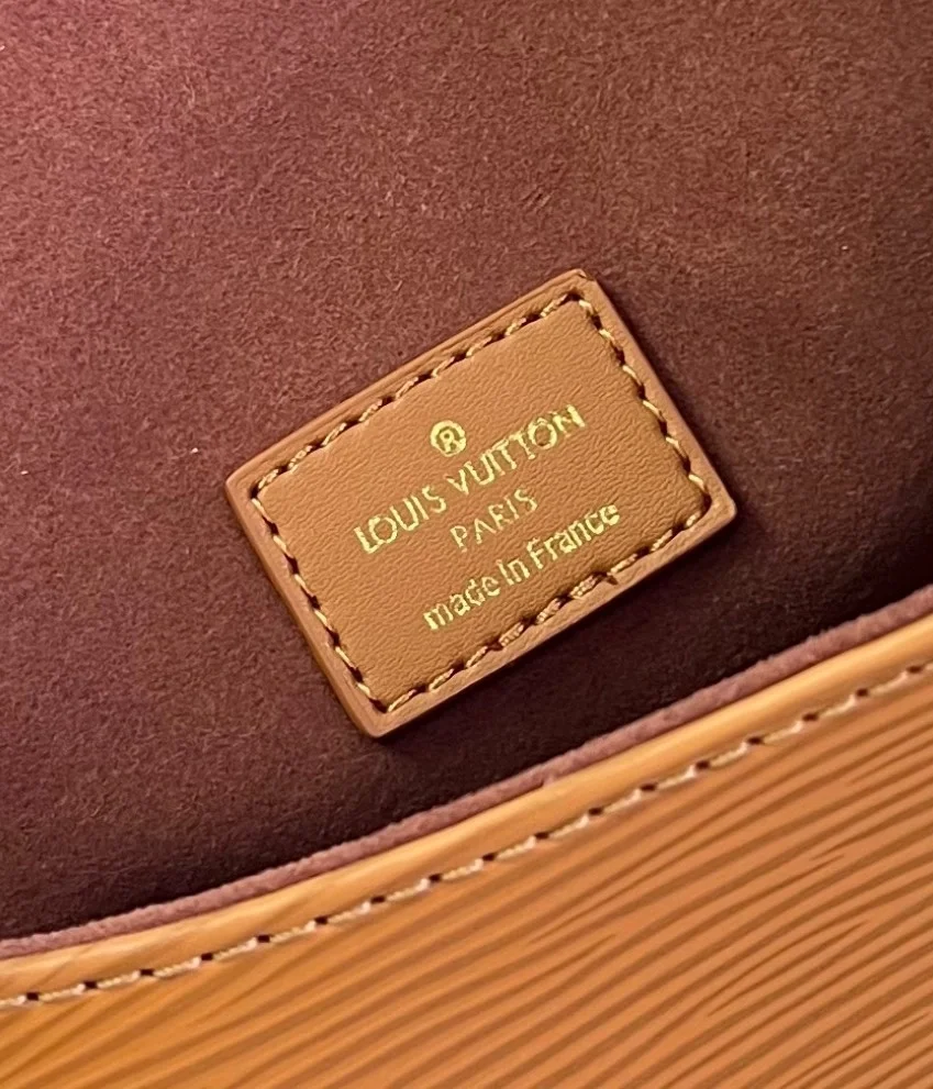 루이비통 소뮈르 BB M23470