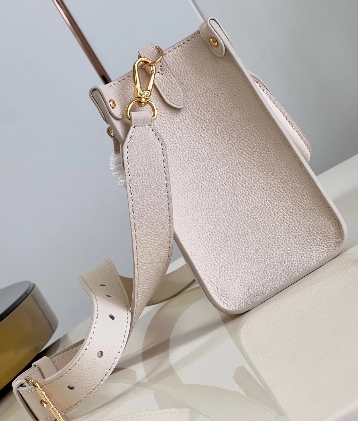 루이비통 락 & 고 락미 핸드백 M23637