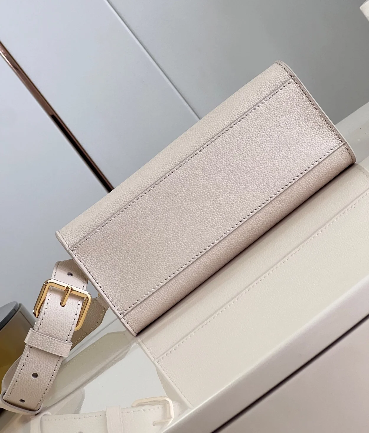 루이비통 락 & 고 락미 핸드백 M23637