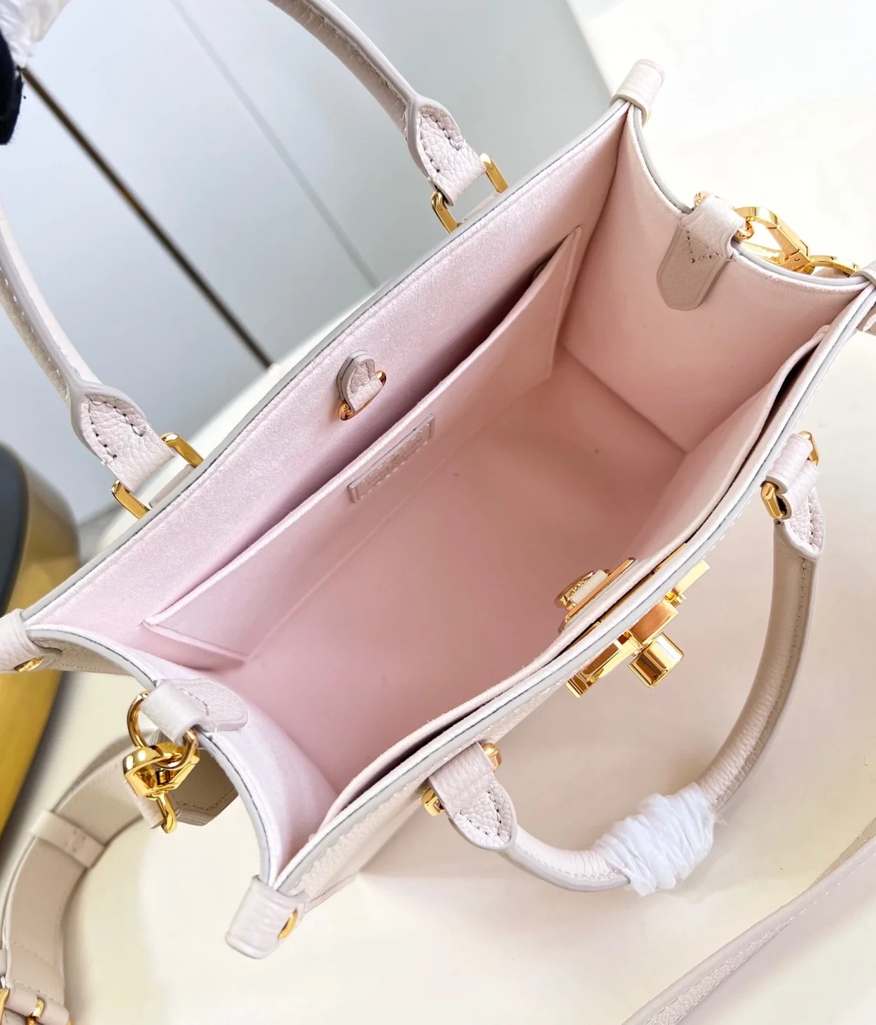 루이비통 락 & 고 락미 핸드백 M23637