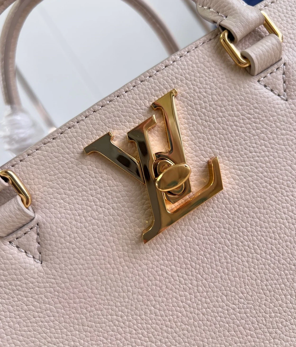 루이비통 락 & 고 락미 핸드백 M23637