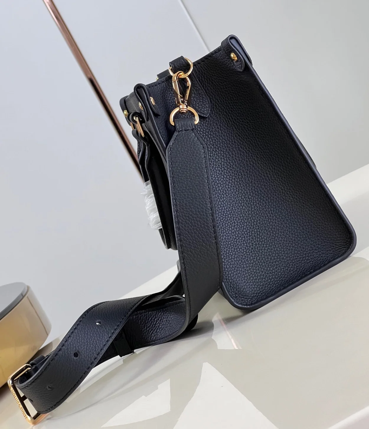 루이비통 락 & 고 락미 핸드백 M22311