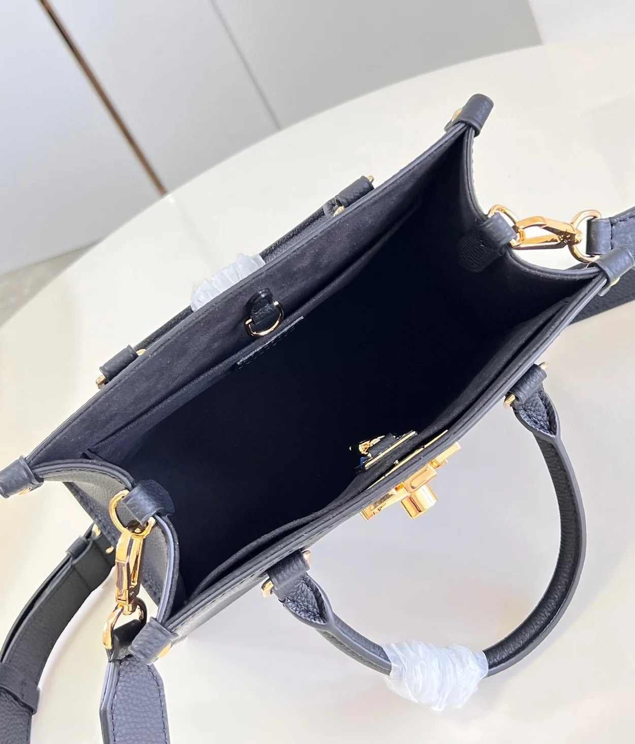 루이비통 락 & 고 락미 핸드백 M22311