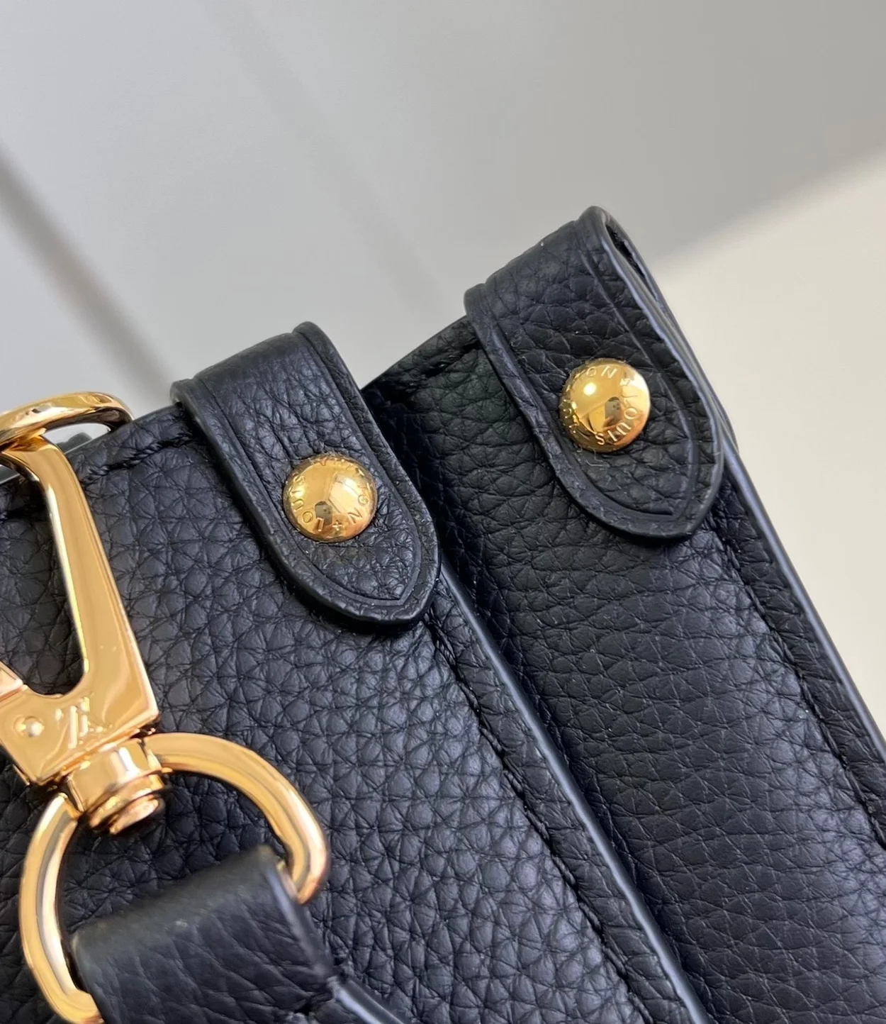 루이비통 락 & 고 락미 핸드백 M22311