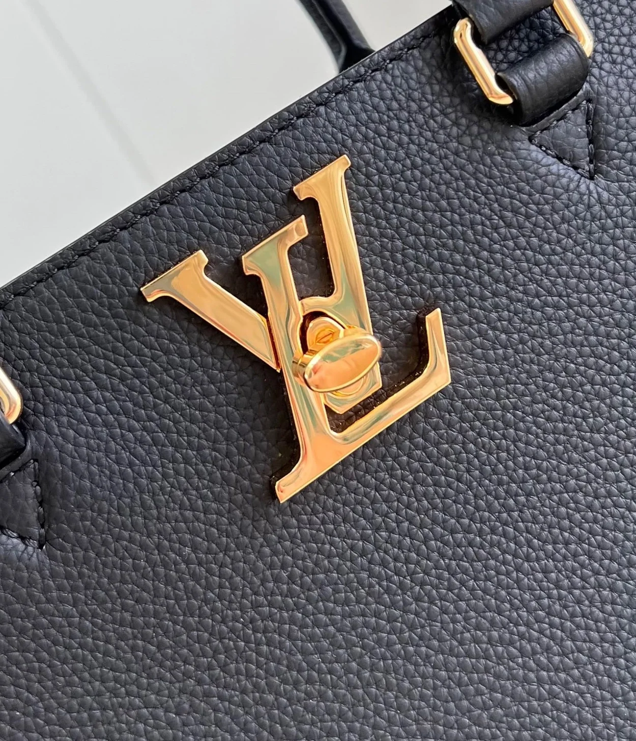 루이비통 락 & 고 락미 핸드백 M22311