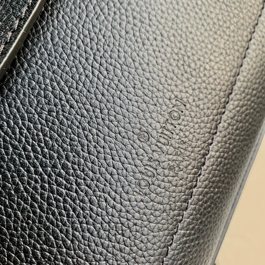 루이비통 락미 에버 미니 백 블랙 M20997