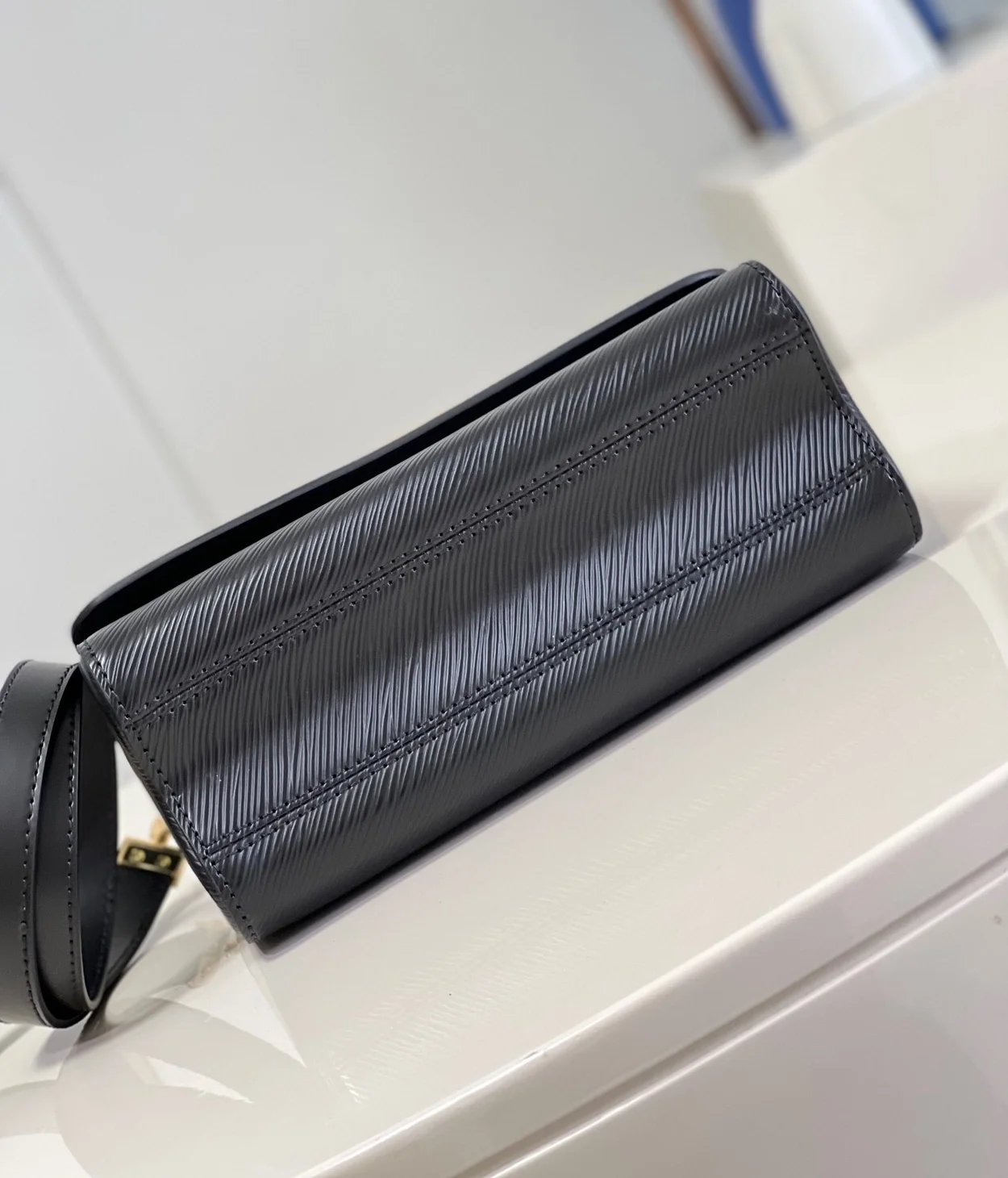 루이비통 트위스트 MM M21606