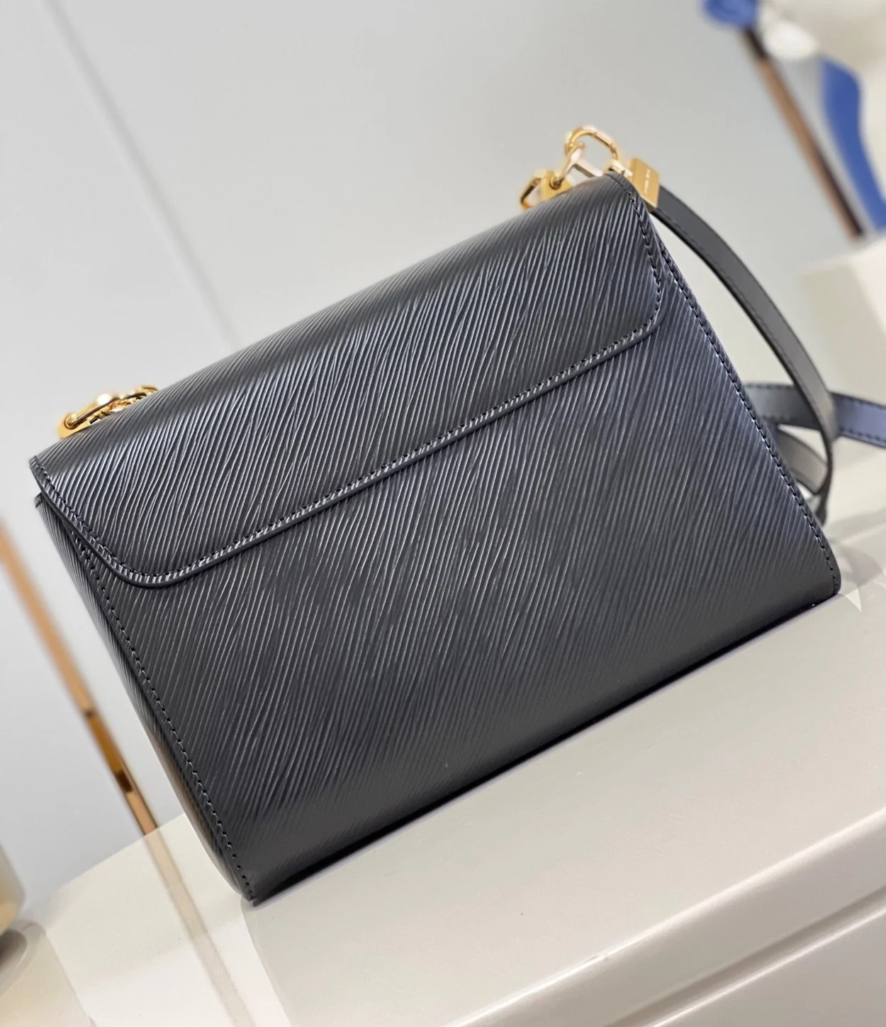 루이비통 트위스트 MM M21606