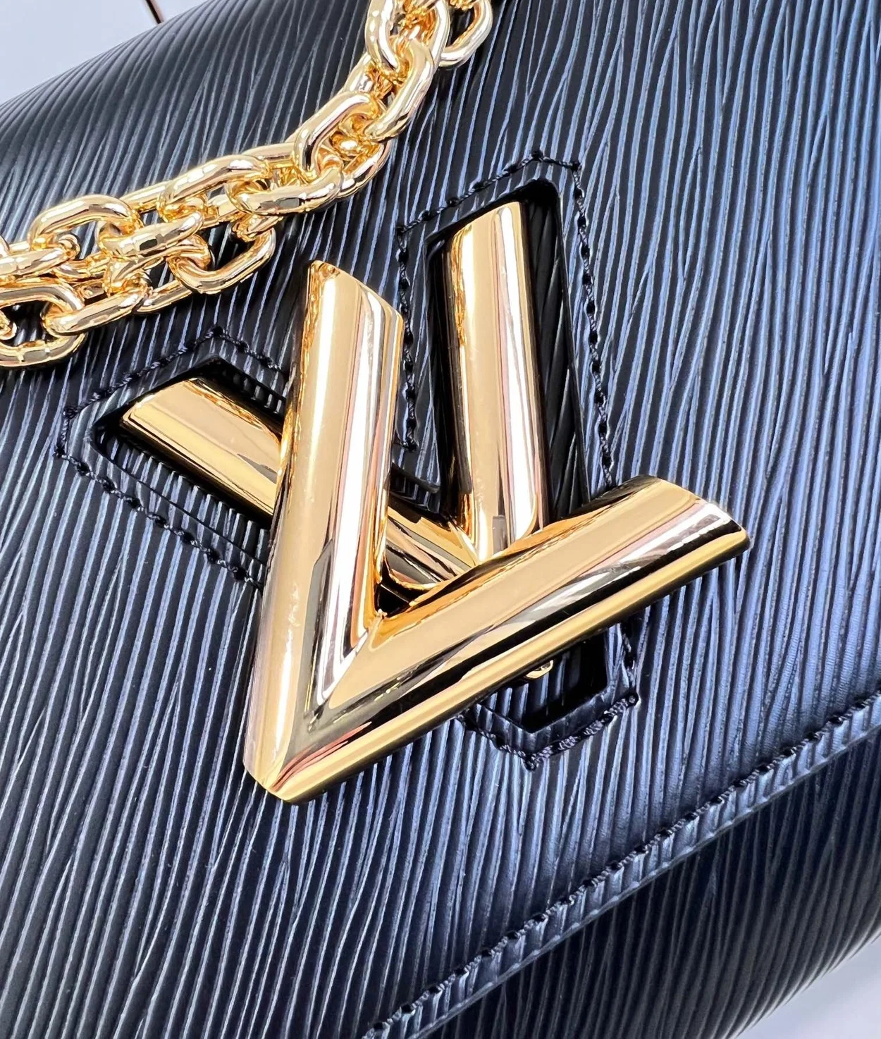 루이비통 트위스트 MM M21606