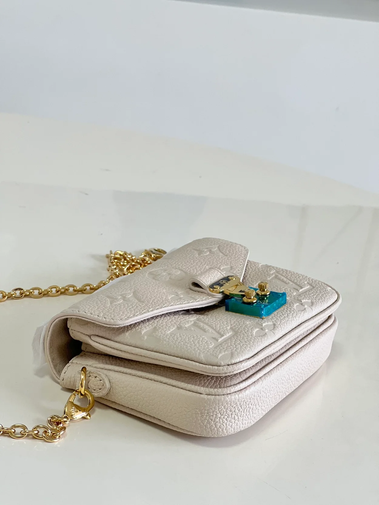 루이비통 마이크로 메티스 M81390