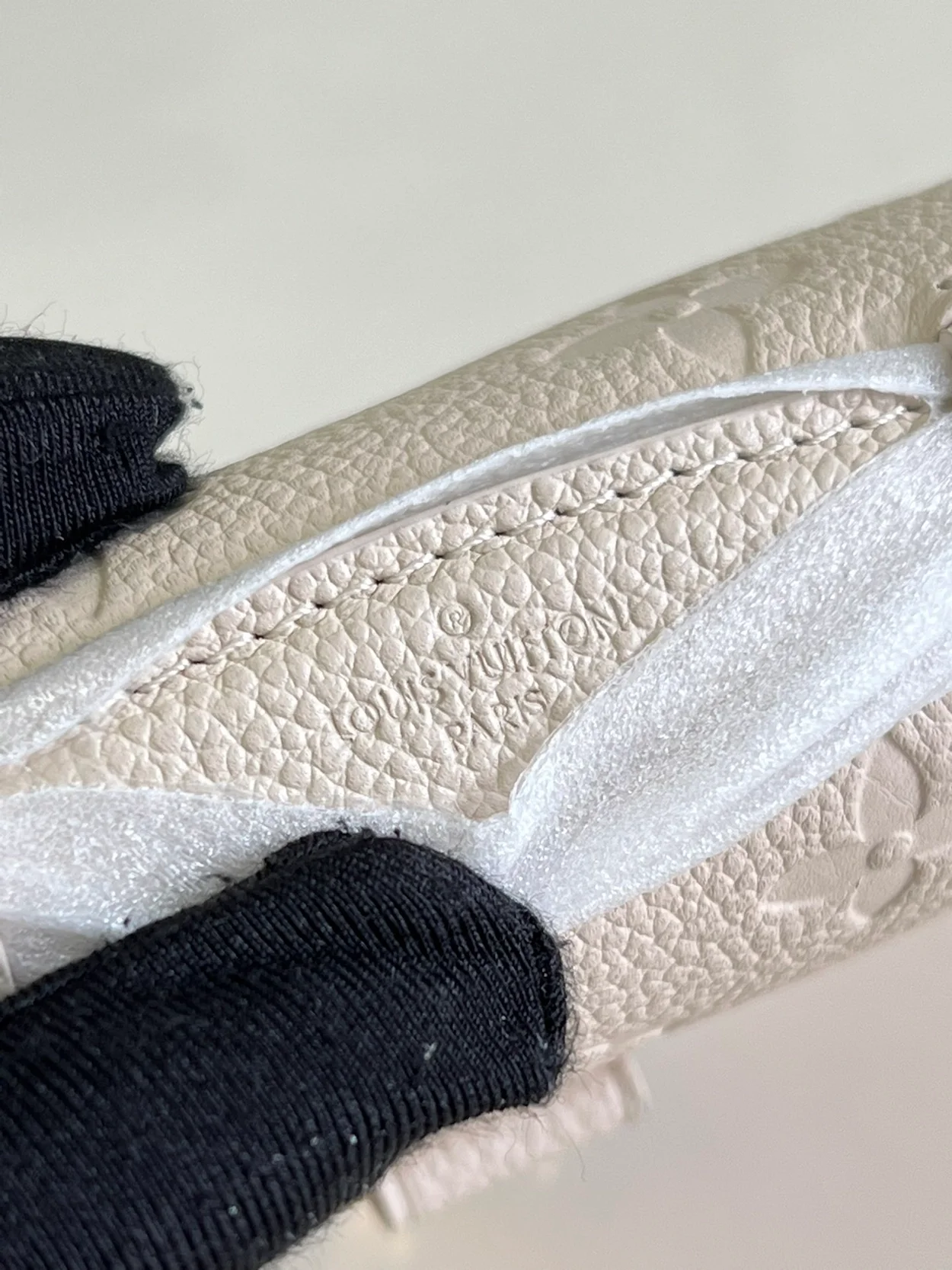 루이비통 마이크로 메티스 M81390