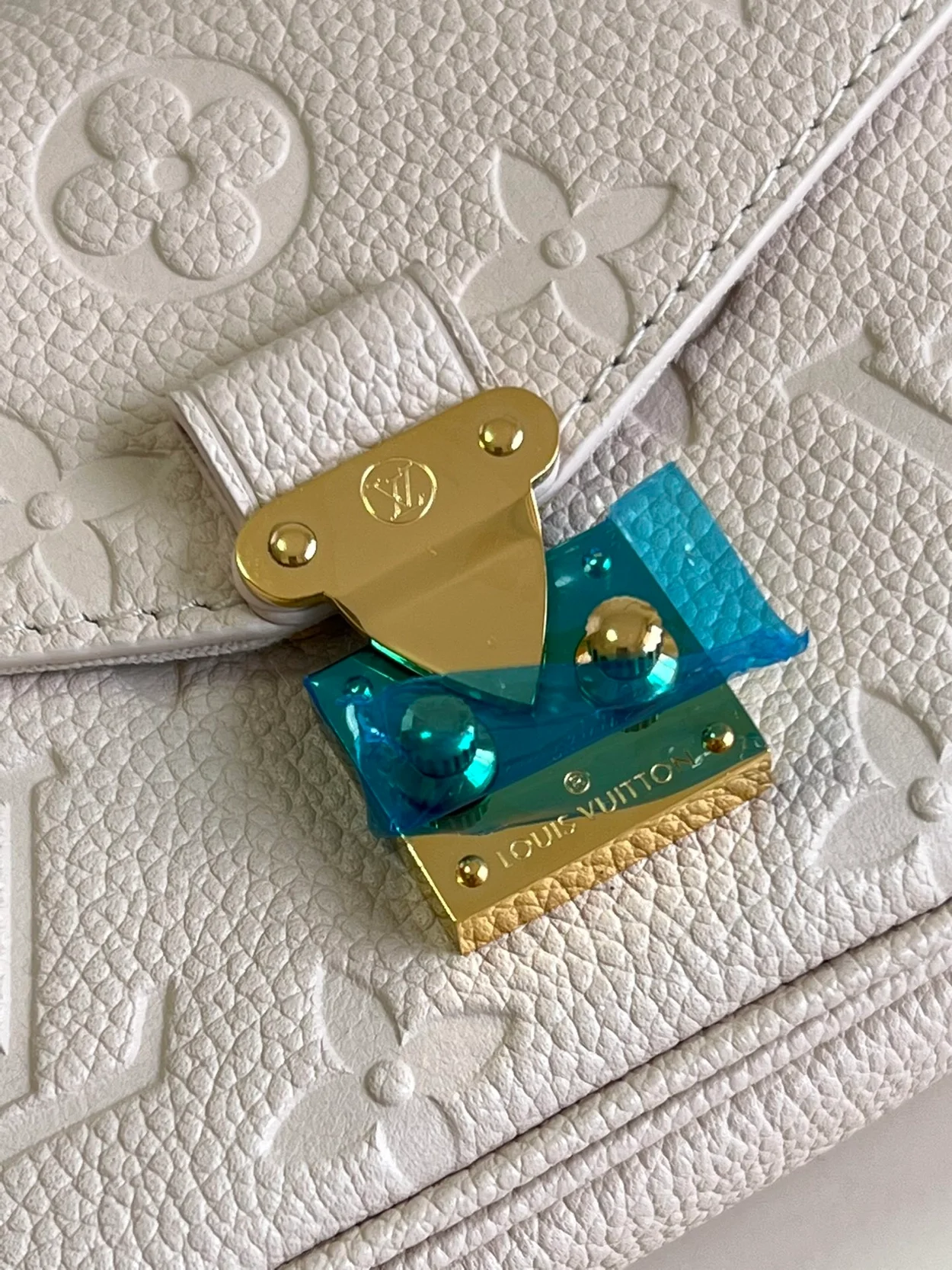 루이비통 마이크로 메티스 M81390