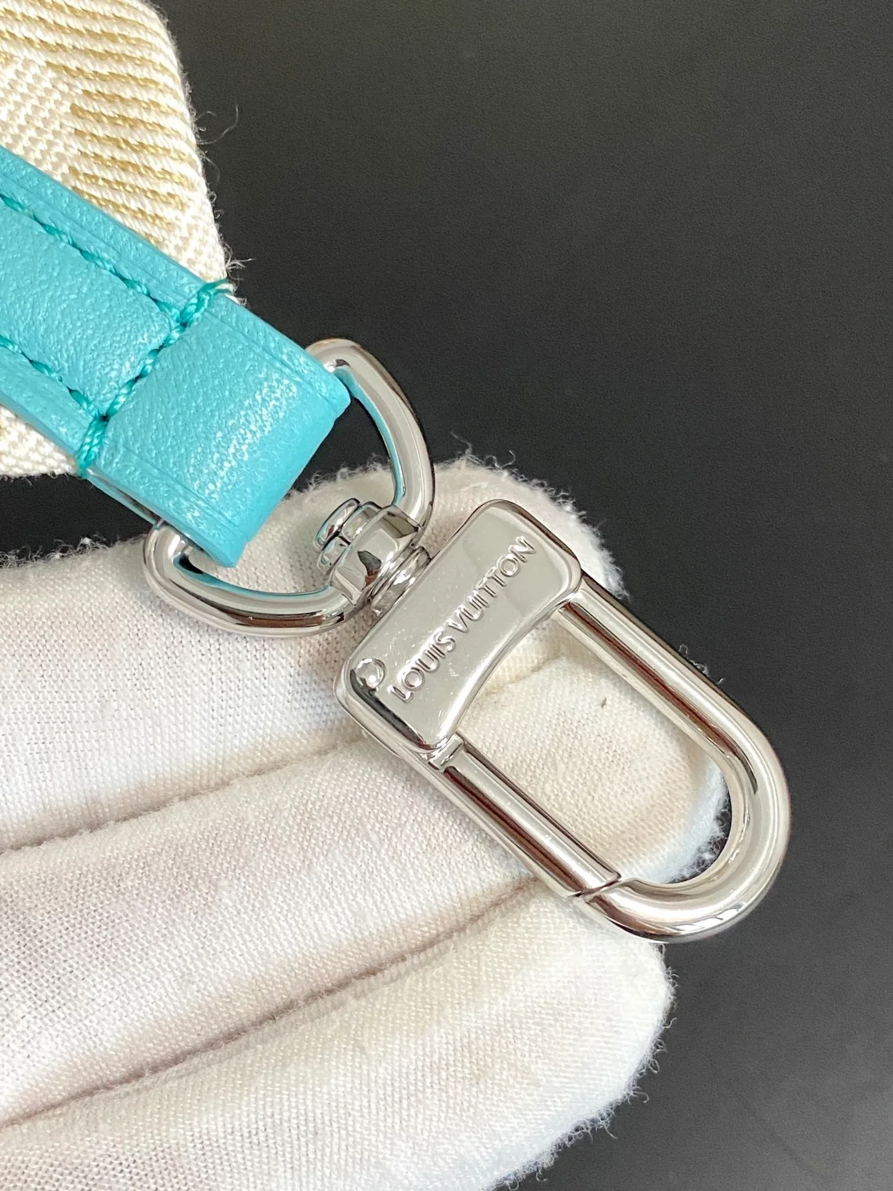 루이비통 쿠상 PM M22394