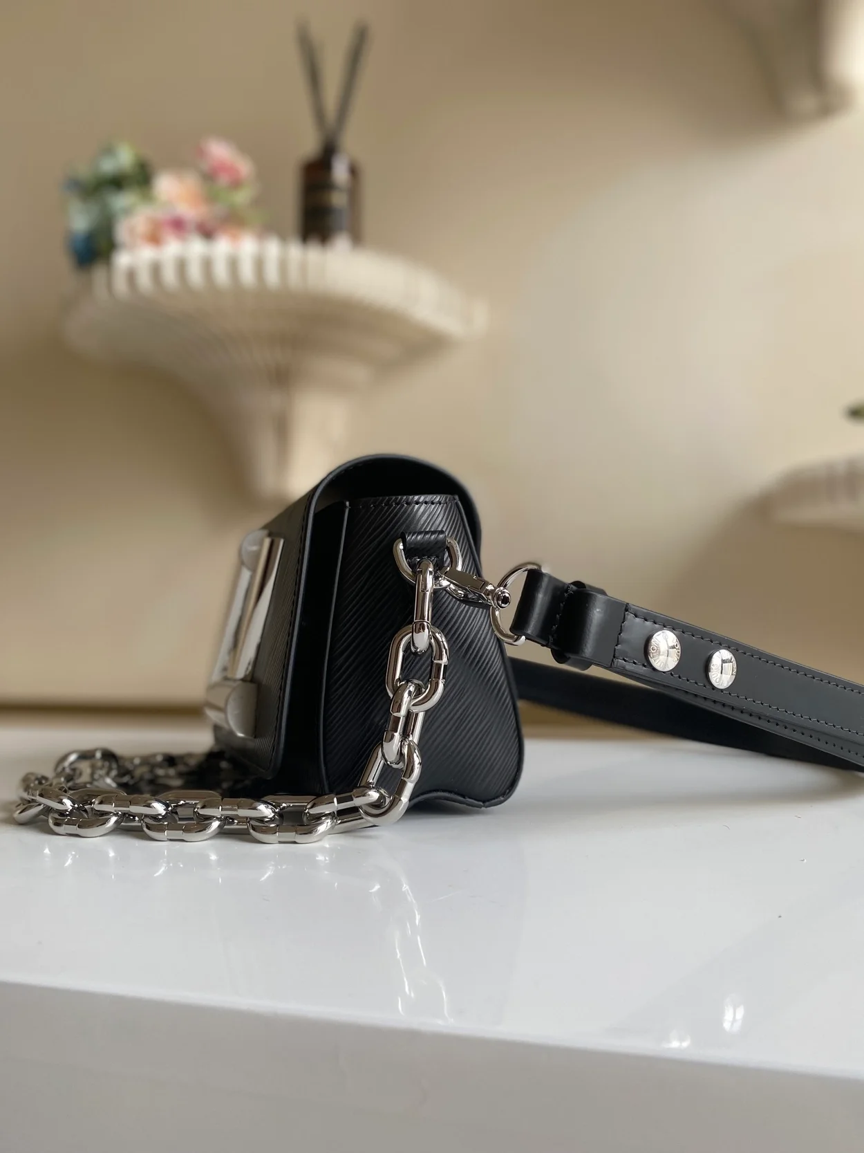 루이비통 트위스트 락 XL 백 M22296