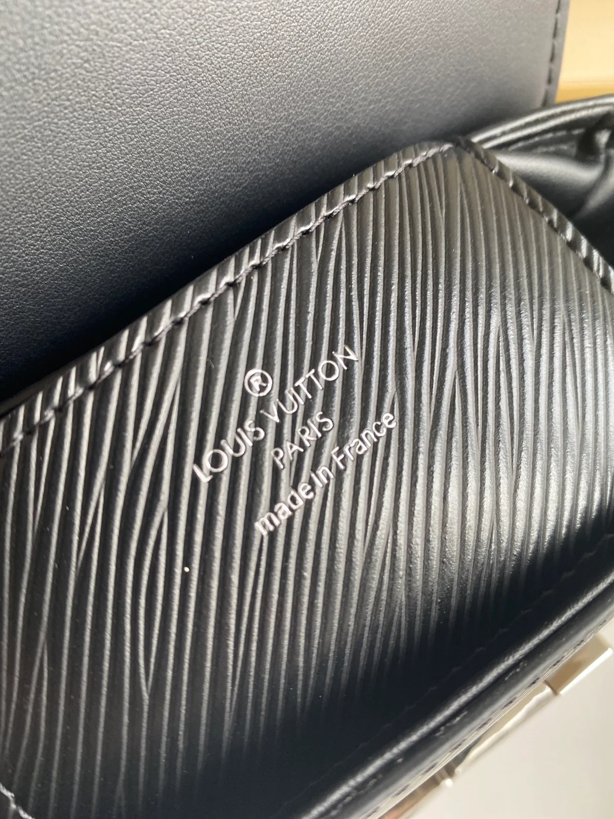 루이비통 트위스트 락 XL 백 M22296