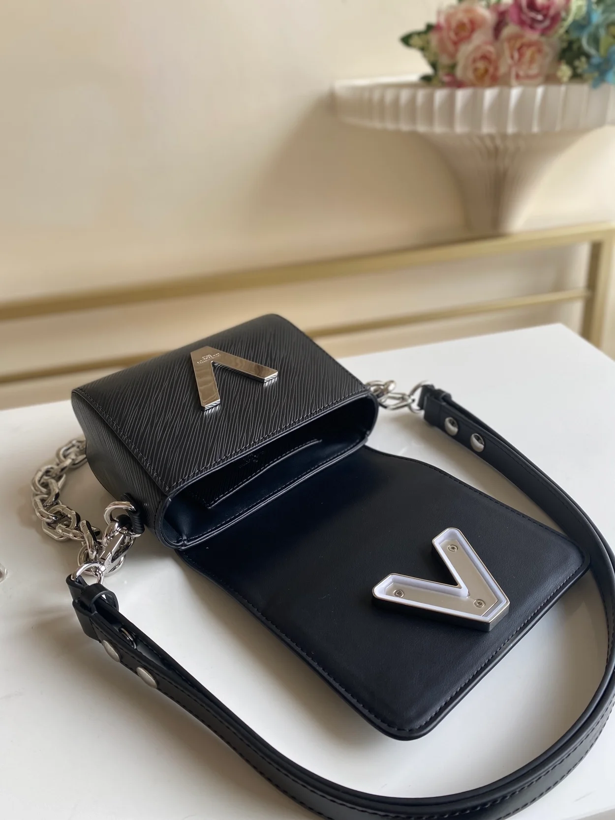 루이비통 트위스트 락 XL 백 M22296